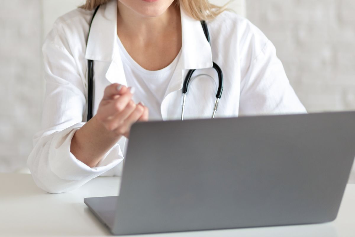teleconsulta-endocrinologista-dra-mariana-ataide