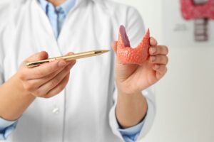 sintomas-hipertireoidismo-dra-mariana-ataide-medica-endocrinologista-sao-paulo-sao-jose-campos